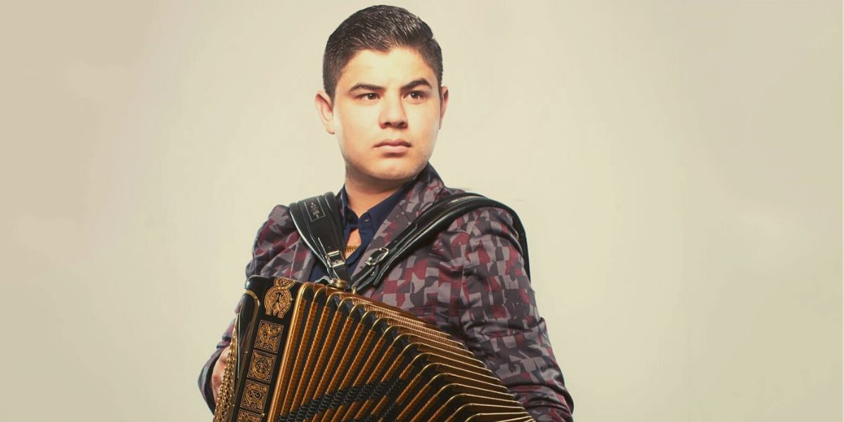 Alfredo Olivas anuncia su nueva canción La Magnifica FM